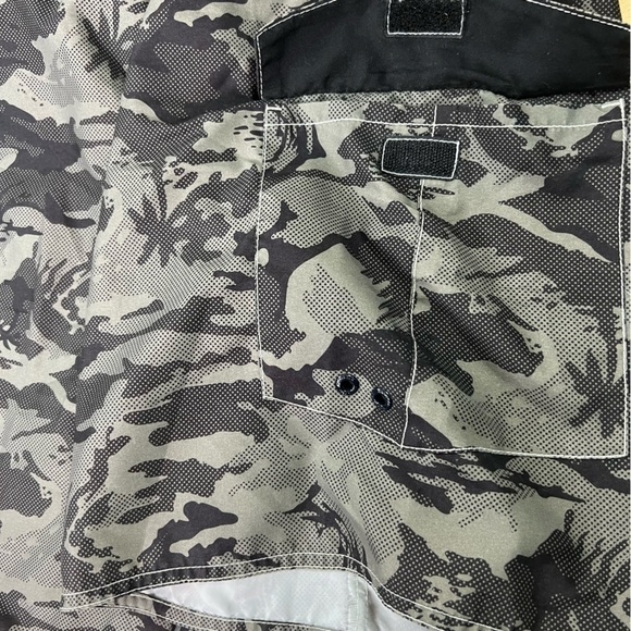 CAMO Swimming Trunks for Men by Hang Ten in size Large - Picture 6 of 10